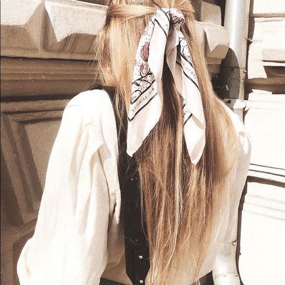 Last one Red Heart Silk Scarf - Picture 4 of 6